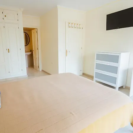 Aparment Neptuno- Located On The Promenade A Few Metres From The Beach. דירה