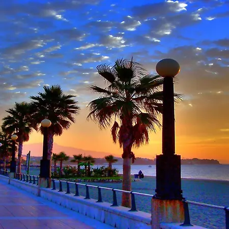 Apartment Aparment Neptuno- Located On The Promenade A Few Metres From The Beach.