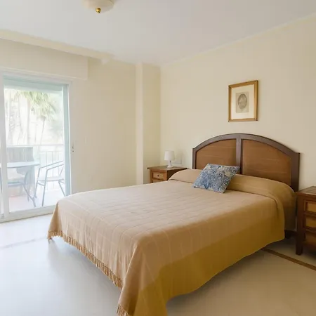 Aparment Neptuno- Located On The Promenade A Few Metres From The Beach. *