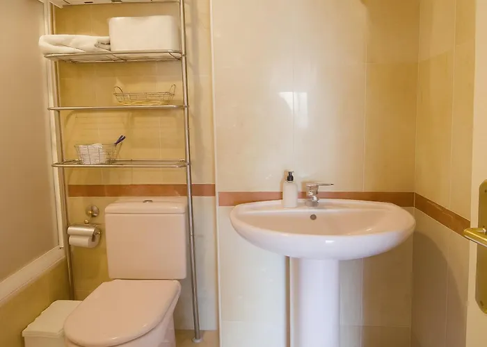 Aparment Neptuno- Located On The Promenade A Few Metres From The Beach. Apartamento Estepona