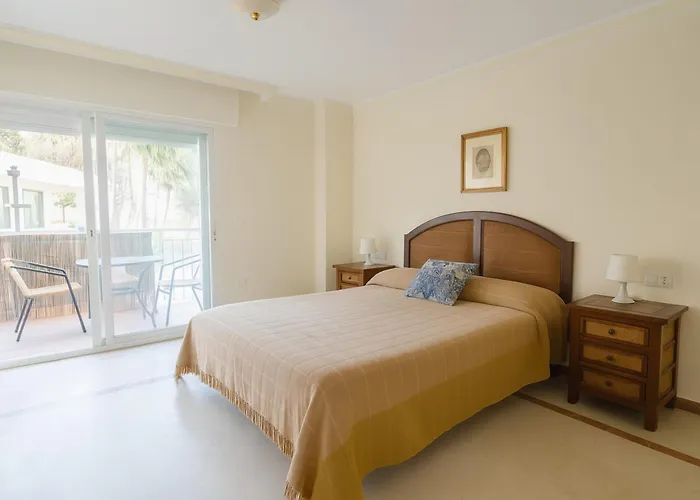 Aparment Neptuno- Located On The Promenade A Few Metres From The Beach. *