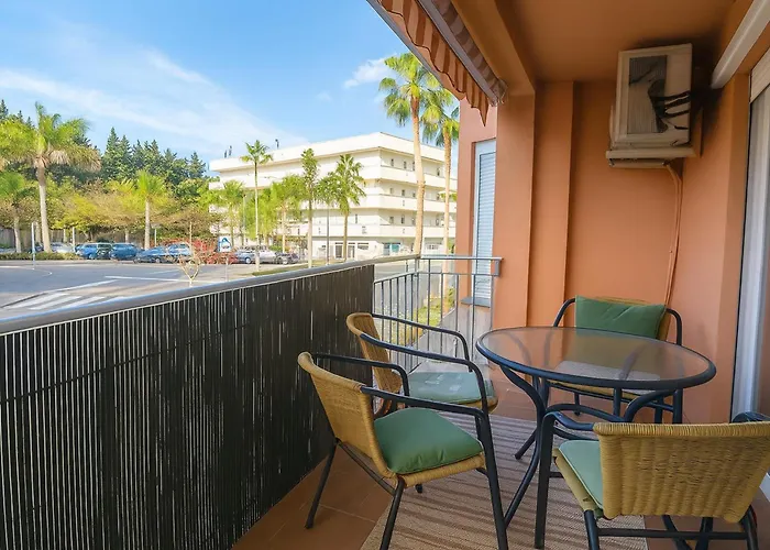 Aparment Neptuno- Located On The Promenade A Few Metres From The Beach. Apartamento Estepona
