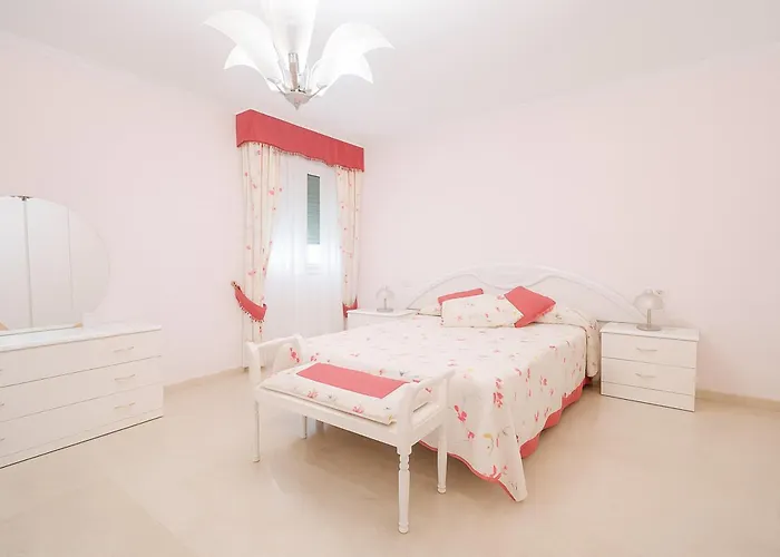 Aparment Neptuno- Located On The Promenade A Few Metres From The Beach. * Estepona