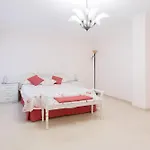 Apartament Aparment Neptuno- Located On The Promenade A Few Metres From The Beach. Estepona